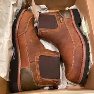 NWT! Mens bone dry Bob Timberlake boots! Size 9. Water proof and wind proof.